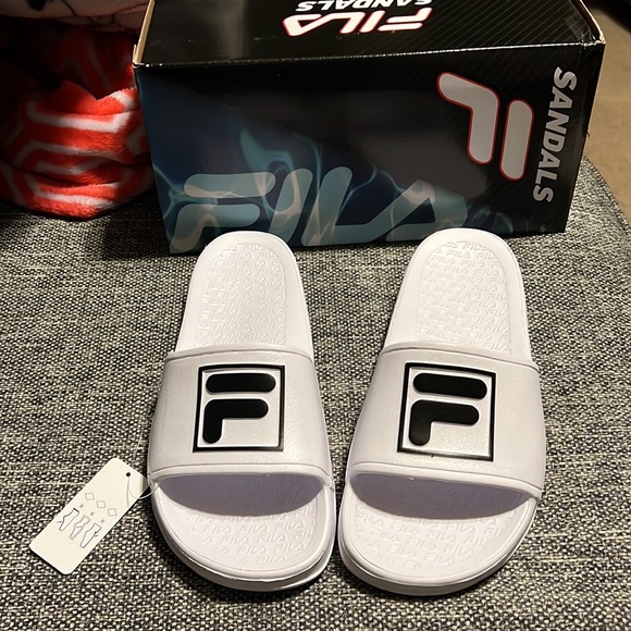 NWT Fila Big Box Logo Slide Sandal - Picture 3 of 8